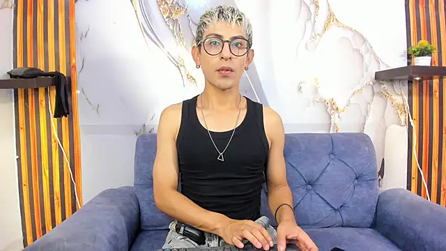 Axiel LatinBoy online show from October 2025 03:28:02 AM
