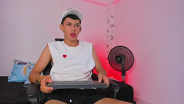 Snapshot of Axel_Cody_ chatting on November 2025 08:20:01 PM Axel Cody online show from November 2025 08:20:01 PM