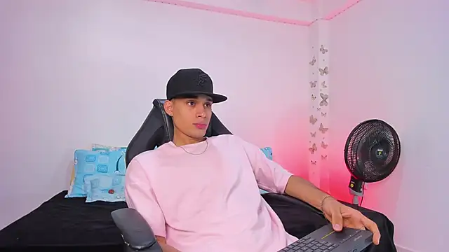 Snapshot of Axel_Cody_ chatting on November 2025 06:52:02 PM Axel Cody online show from November 2025 06:52:02 PM