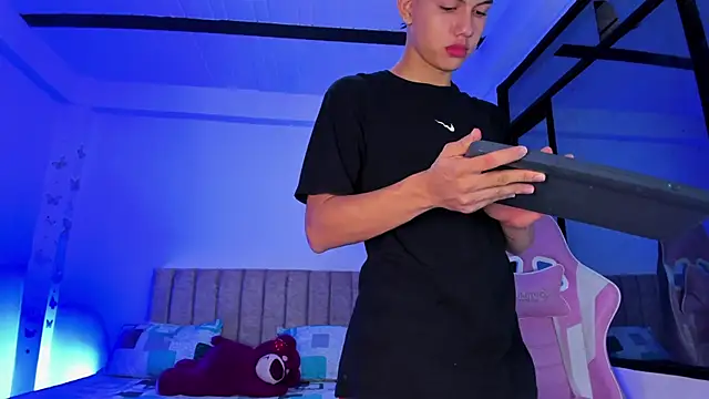 Axel Cody  online show from March 2026 12:21:01 PM