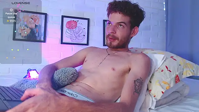 Snapshot of MATEO_HUNTER chatting on April 2026 04:35:02 PM MATEO HUNTER online show from April 2026 04:35:02 PM