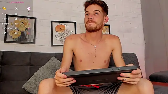 Snapshot of MATEO_HUNTER chatting on November 2025 04:57:02 AM MATEO HUNTER online show from November 2025 04:57:02 AM