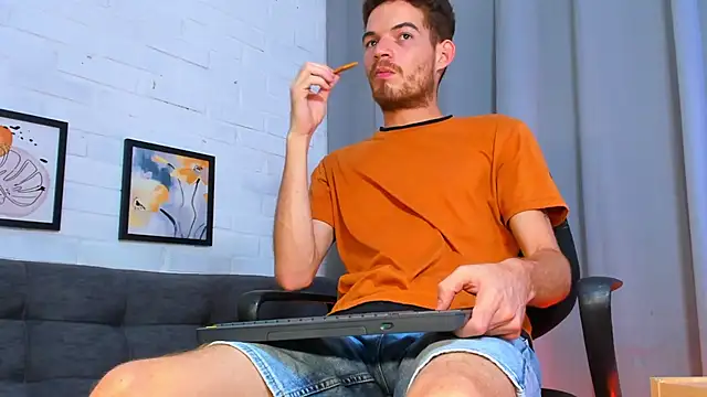 Snapshot of MATEO_HUNTER chatting on October 2025 03:16:01 AM MATEO HUNTER online show from October 2025 03:16:01 AM