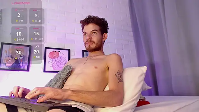 Snapshot of MATEO_HUNTER chatting on April 2026 05:20:06 AM MATEO HUNTER online show from April 2026 05:20:06 AM