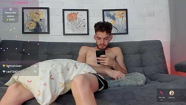 Snapshot of MATEO_HUNTER chatting on December 2025 10:28:02 AM MATEO HUNTER online show from December 2025 10:28:02 AM