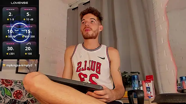 Snapshot of MATEO_HUNTER chatting on December 2025 03:01:02 AM MATEO HUNTER online show from December 2025 03:01:02 AM