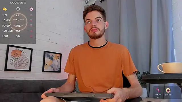 Snapshot of MATEO_HUNTER chatting on November 2025 04:05:01 AM MATEO HUNTER online show from November 2025 04:05:01 AM