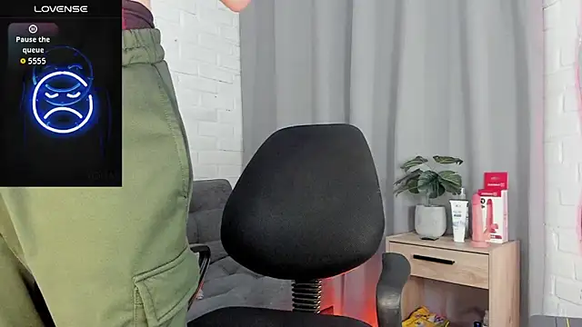 Snapshot of MATEO_HUNTER chatting on December 2025 05:45:01 AM MATEO HUNTER online show from December 2025 05:45:01 AM