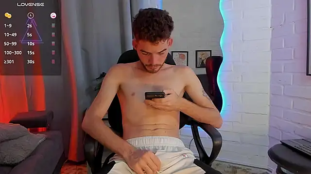 Snapshot of MATEO_HUNTER chatting on November 2025 03:43:01 AM MATEO HUNTER online show from November 2025 03:43:01 AM