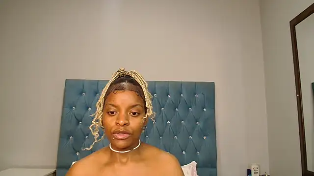 fifiqueen25 online show from June 2026 05:51:02 PM