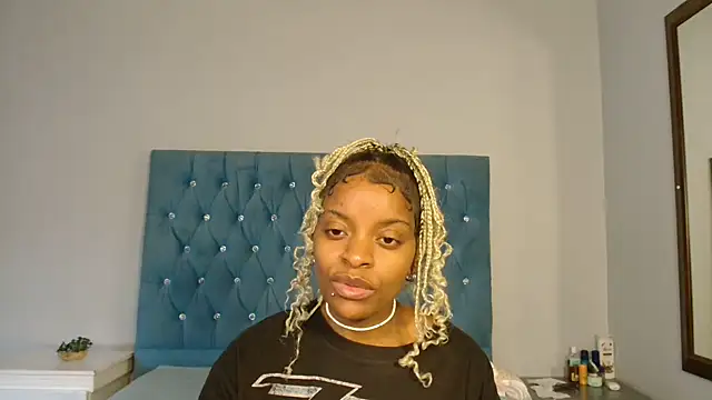 fifiqueen25 online show from June 2026 01:27:01 PM