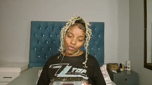 fifiqueen25 online show from June 2026 05:22:01 PM