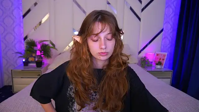 Snapshot of CuteeFoxy chatting on October 2025 03:53:01 PM CuteeFoxy online show from October 2025 03:53:01 PM