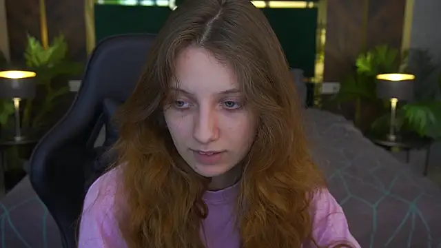 CuteeFoxy online show from April 2026 01:13:01 PM