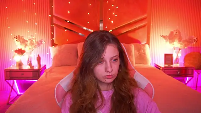 CuteeFoxy online show from April 2026 01:29:01 PM