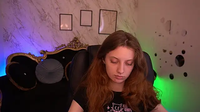 CuteeFoxy online show from May 2026 12:58:01 PM
