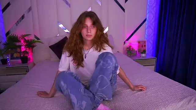 Snapshot of CuteeFoxy chatting on October 2025 01:54:02 PM CuteeFoxy online show from October 2025 01:54:02 PM