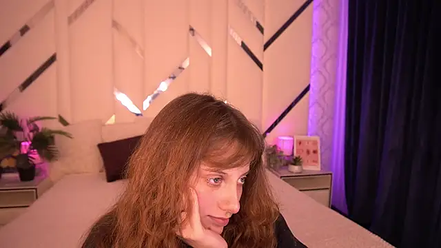 Snapshot of CuteeFoxy chatting on November 2025 02:33:01 PM CuteeFoxy online show from November 2025 02:33:01 PM