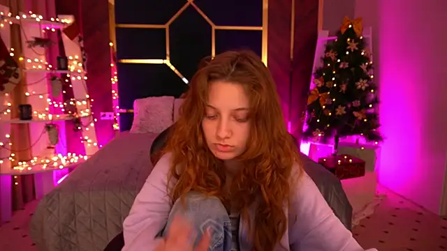 CuteeFoxy online show from December 2025 02:28:02 PM