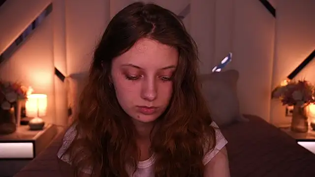 CuteeFoxy online show from April 2026 12:44:02 PM