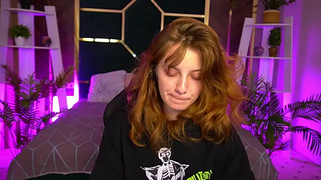 Snapshot of CuteeFoxy chatting on November 2025 02:21:01 PM CuteeFoxy online show from November 2025 02:21:01 PM