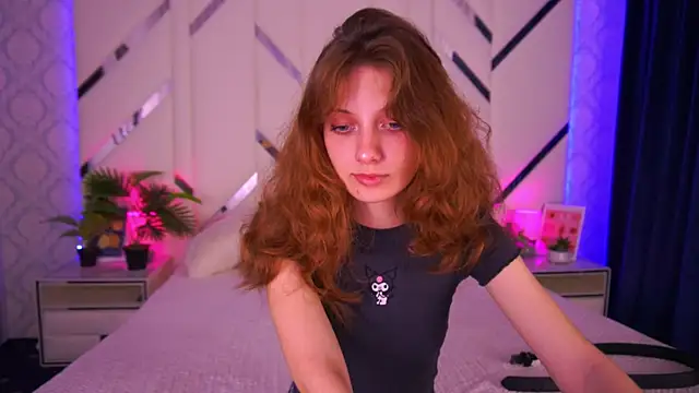 Snapshot of CuteeFoxy chatting on October 2025 02:27:02 PM CuteeFoxy online show from October 2025 02:27:02 PM