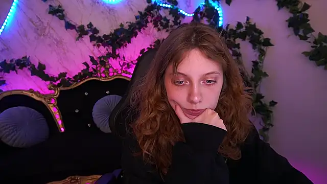 Snapshot of CuteeFoxy chatting on November 2025 02:20:01 PM CuteeFoxy online show from November 2025 02:20:01 PM