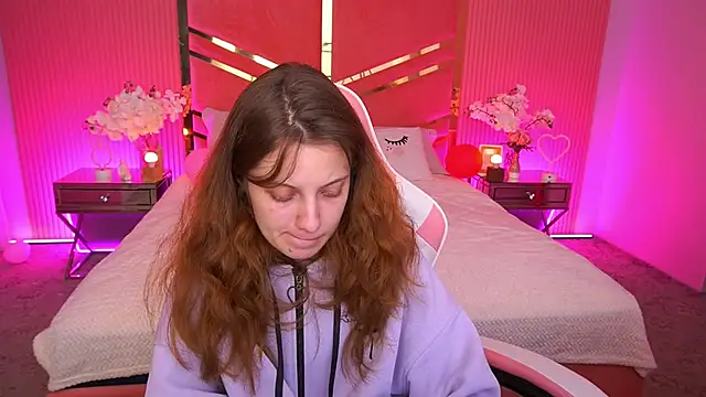 CuteeFoxy online show from December 2025 02:21:02 PM