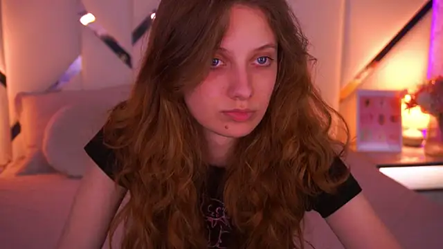 CuteeFoxy online show from May 2026 01:23:01 PM