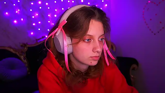 CuteeFoxy online show from February 2026 02:19:02 PM