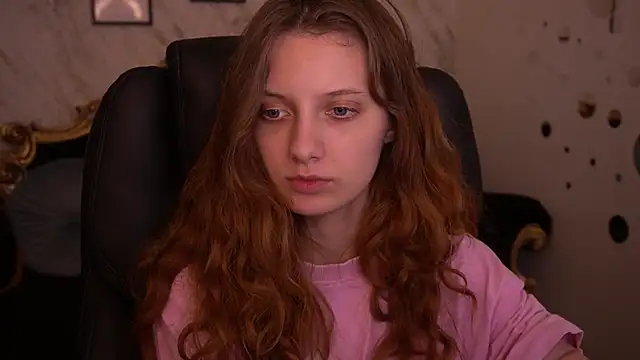CuteeFoxy online show from May 2026 12:47:01 PM