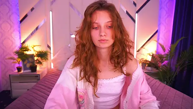 Snapshot of CuteeFoxy chatting on December 2025 03:02:02 PM CuteeFoxy online show from December 2025 03:02:02 PM