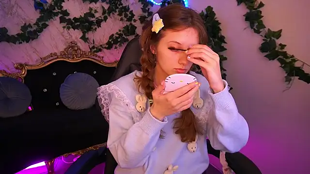 Snapshot of CuteeFoxy chatting on November 2025 02:50:01 PM CuteeFoxy online show from November 2025 02:50:01 PM