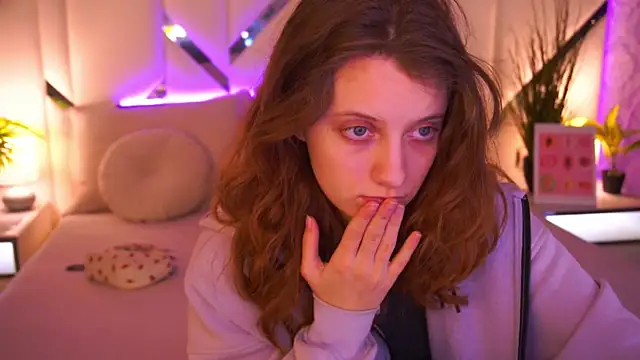 CuteeFoxy online show from March 2026 01:28:02 PM