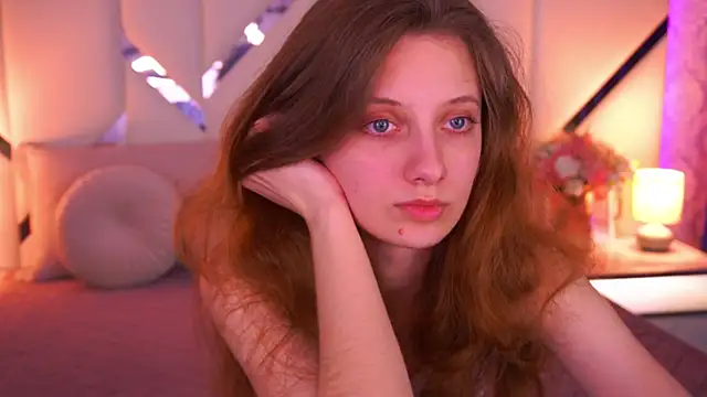 CuteeFoxy online show from April 2026 01:27:01 PM