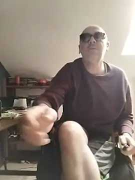 nicolaspgarnier online show from March 2026 08:30:02 AM