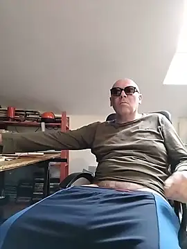 nicolaspgarnier online show from April 2026 02:23:01 PM