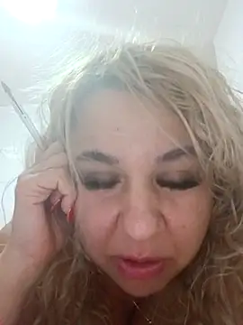 Snapshot of BelleInna chatting on October 2025 11:22:02 PM BelleInna online show from October 2025 11:22:02 PM