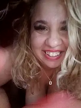 Snapshot of BelleInna chatting on November 2025 11:19:02 PM BelleInna online show from November 2025 11:19:02 PM