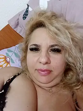 Snapshot of BelleInna chatting on November 2025 08:01:02 PM BelleInna online show from November 2025 08:01:02 PM