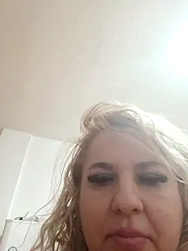 Snapshot of BelleInna chatting on October 2025 09:14:01 PM BelleInna online show from October 2025 09:14:01 PM