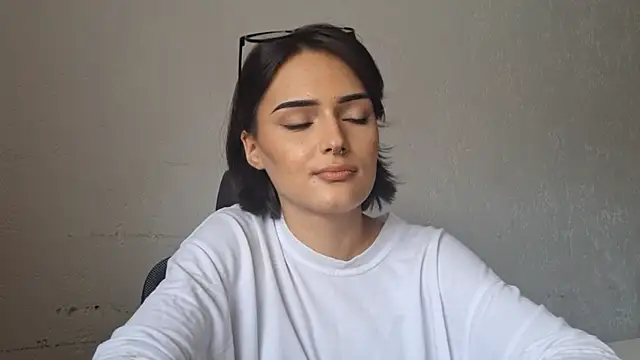 ReneeRyon online show from October 2025 08:03:01 AM