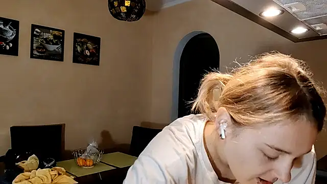 Snapshot of ThomasinaGalvin chatting on November 2025 10:30:02 AM ThomasinaGalvin online show from November 2025 10:30:02 AM