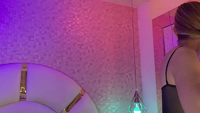 emmy rose25 online show from December 2025 11:53:01 AM