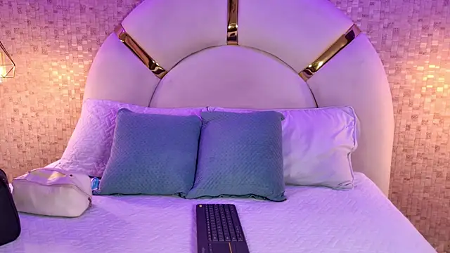 emmy rose25 online show from April 2026 11:38:02 AM