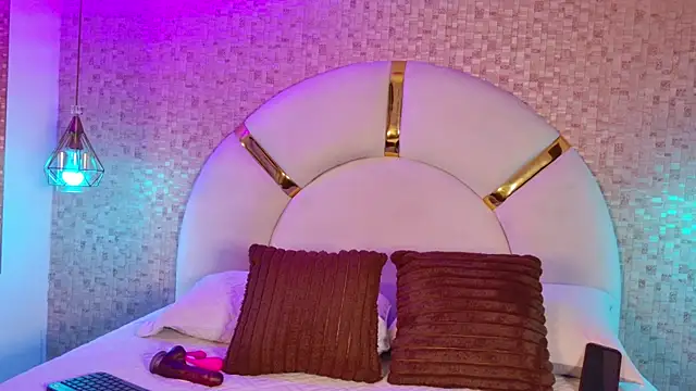 emmy rose25 online show from February 2026 11:43:02 AM