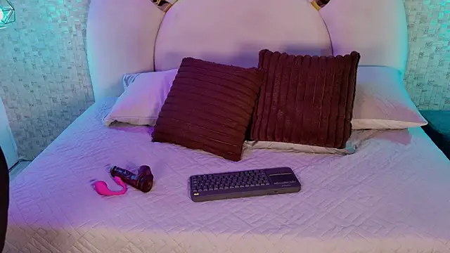 emmy rose25 online show from February 2026 11:45:02 AM