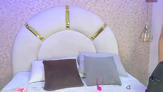 emmy rose25 online show from November 2025 11:43:02 AM