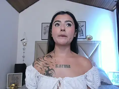 Nebula Lux online show from December 2025 07:59:01 PM