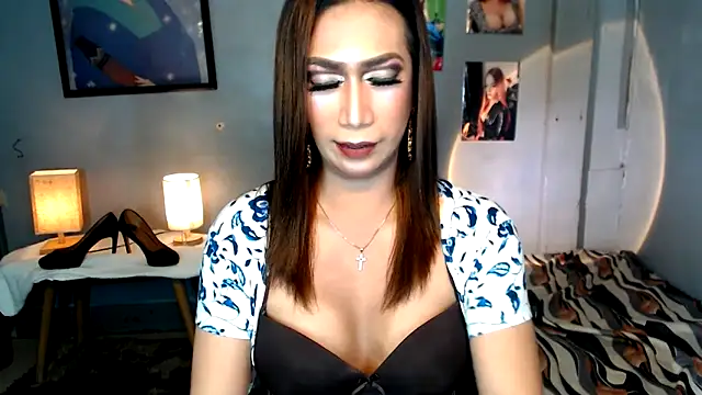 littleredbunny27 online show from April 2026 09:54:01 PM